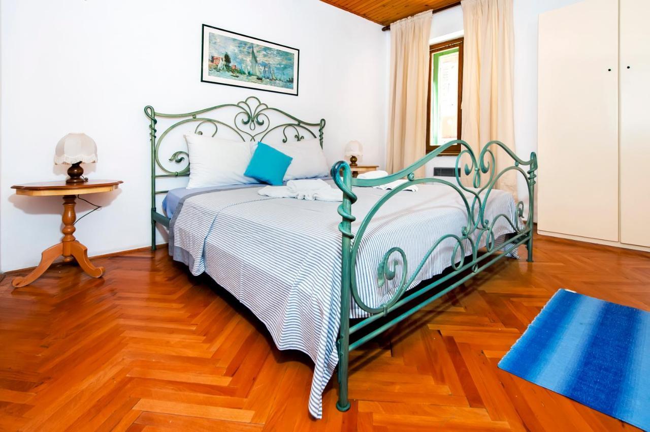 Carera Seaview Apartments Ровин Екстериор снимка