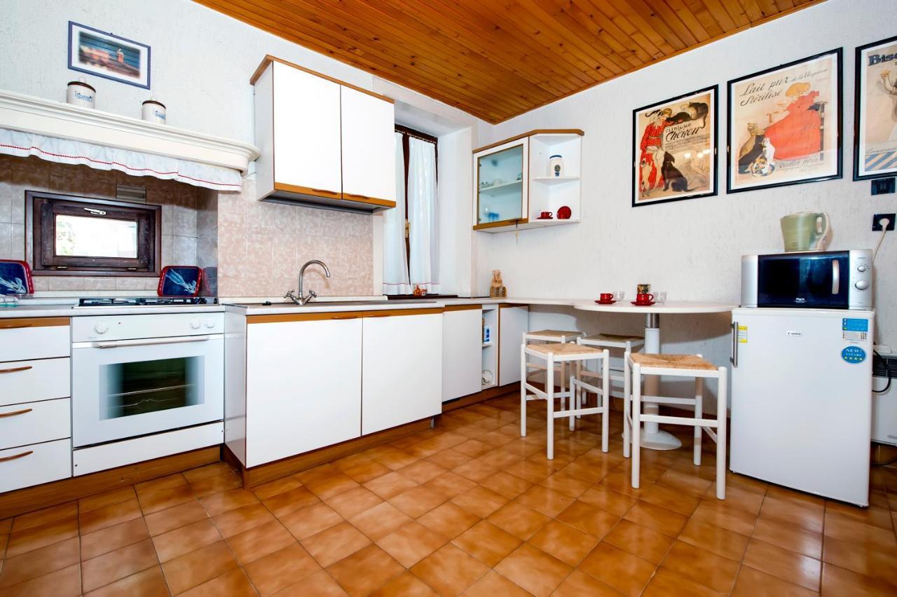 Carera Seaview Apartments Ровин Екстериор снимка
