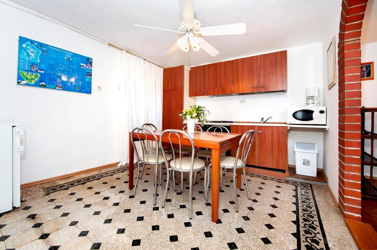 Carera Seaview Apartments Ровин Екстериор снимка