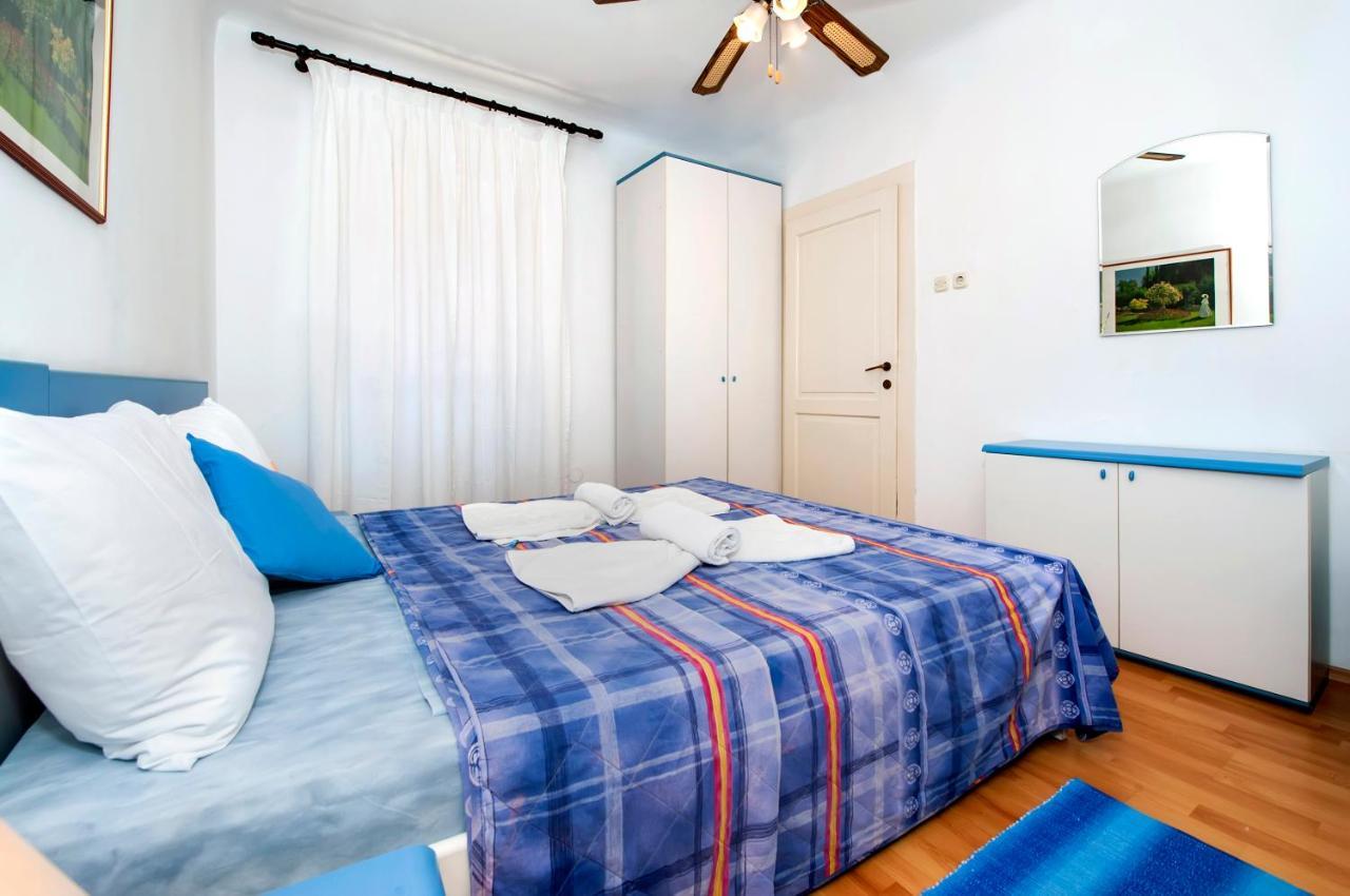 Carera Seaview Apartments Ровин Екстериор снимка