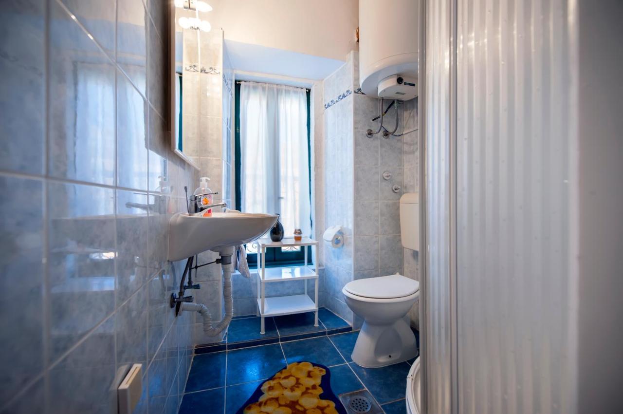 Carera Seaview Apartments Ровин Екстериор снимка