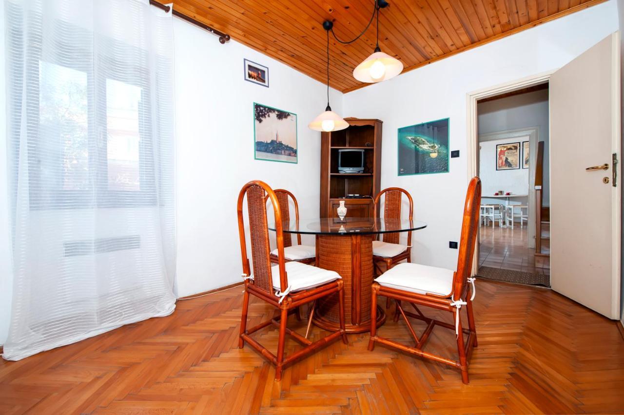 Carera Seaview Apartments Ровин Екстериор снимка