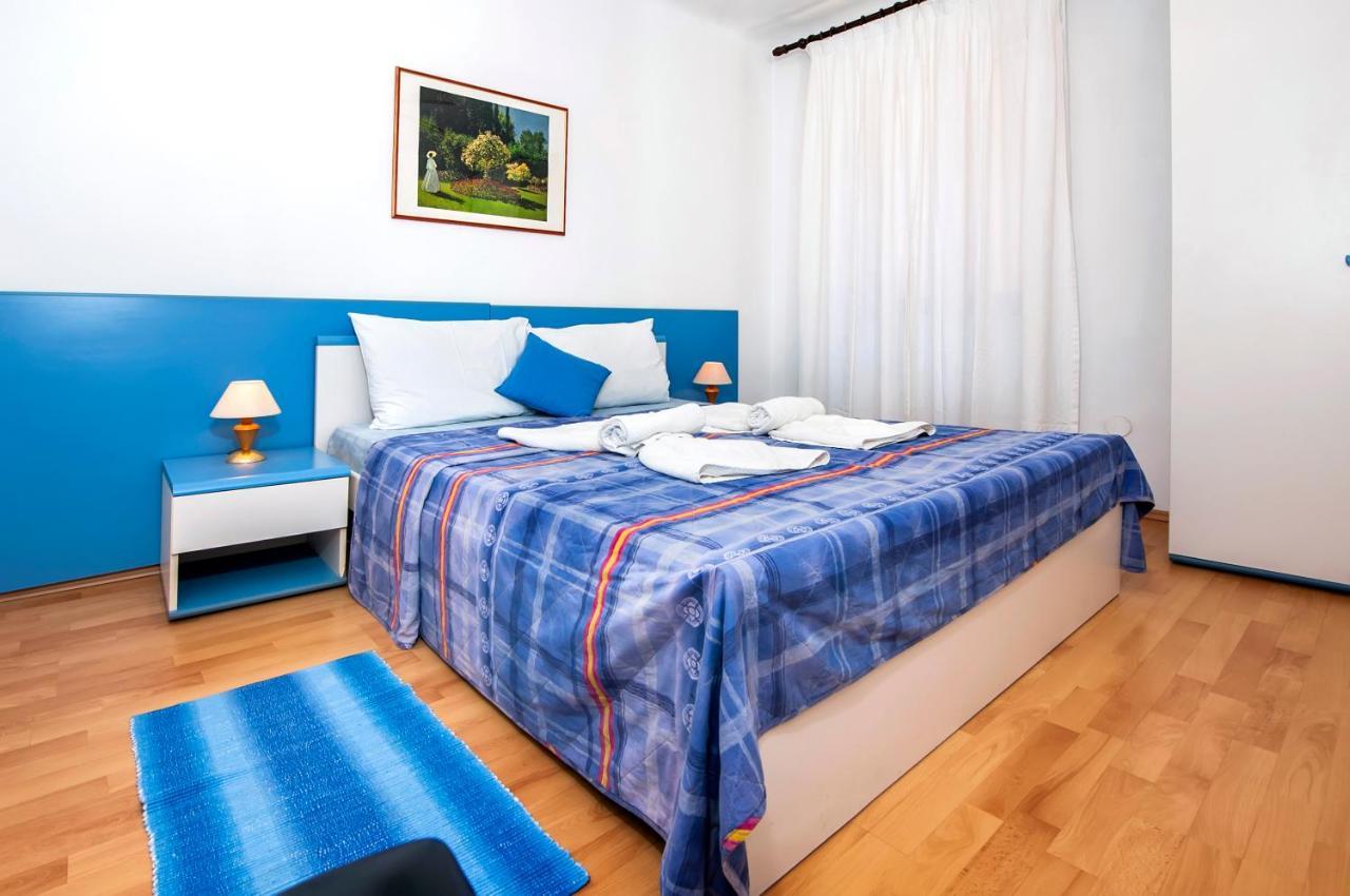 Carera Seaview Apartments Ровин Екстериор снимка