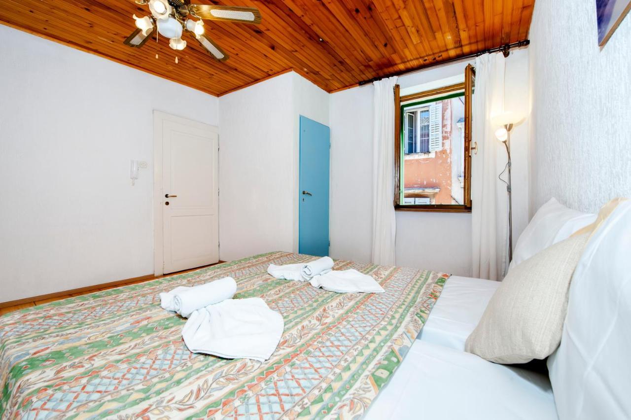 Carera Seaview Apartments Ровин Екстериор снимка