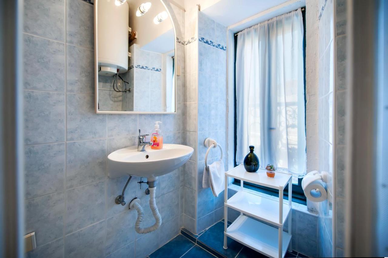 Carera Seaview Apartments Ровин Екстериор снимка
