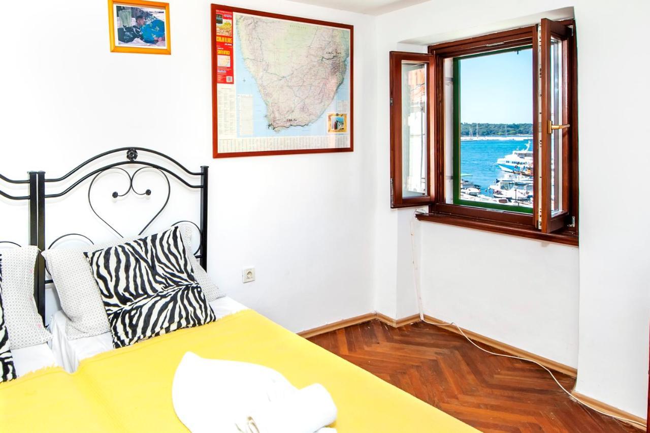 Carera Seaview Apartments Ровин Екстериор снимка